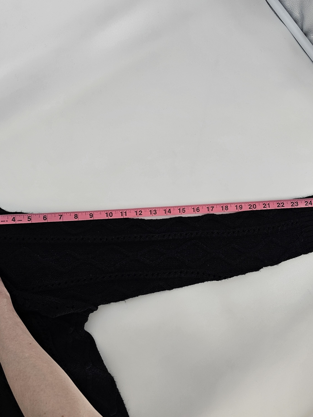 Black cable knit lace ruffle sweater - Picture 7 of 9